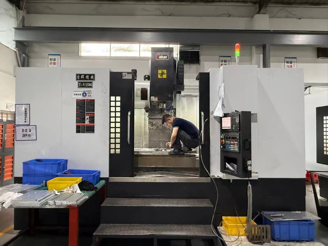 Taikan T-V1580 CNC milling center for non-standard parts at Ginwate